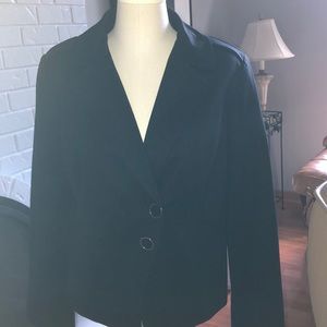 Chico’s black blazer Sz 1 -8/10 NWT.